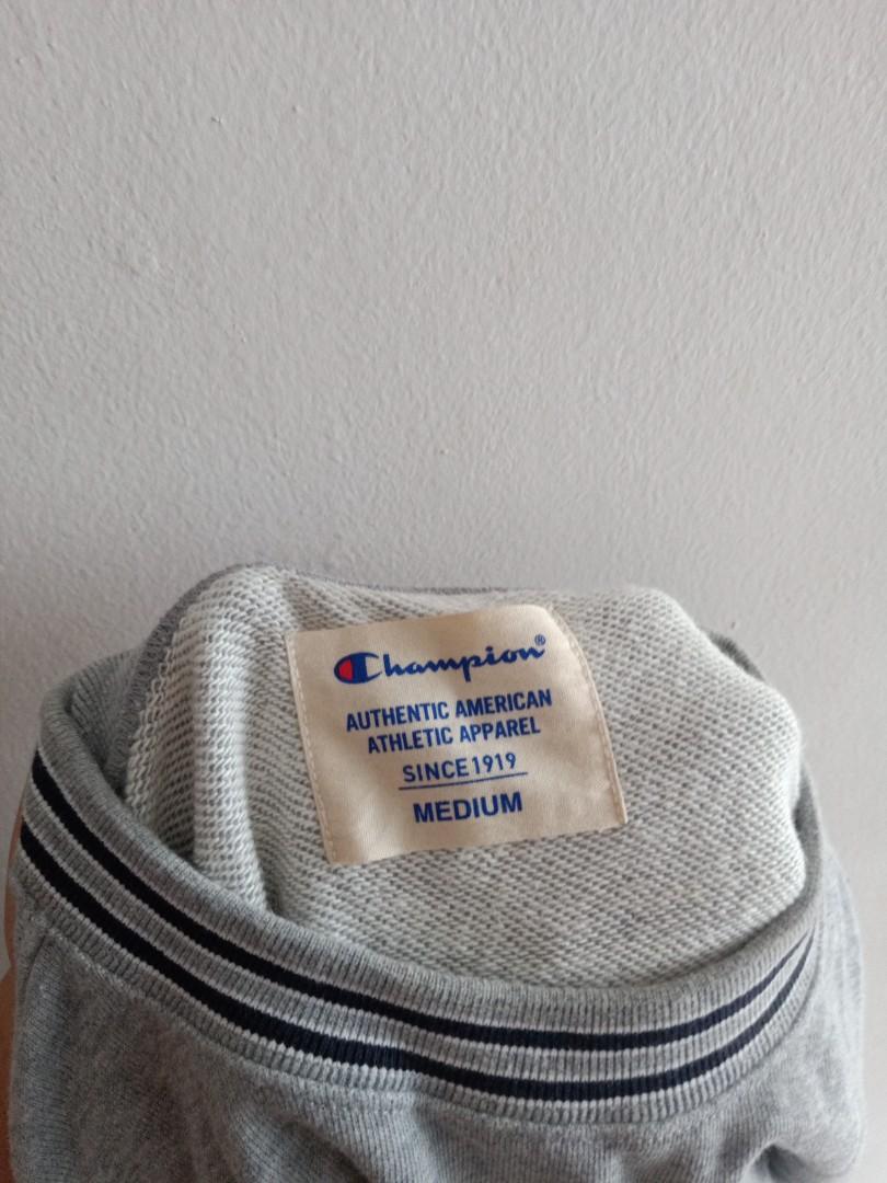 Champion chest logo sweatshirt hot sale