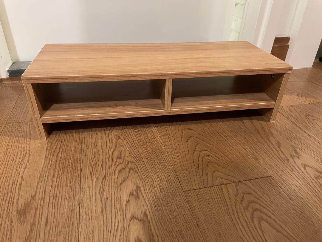 Computer Shelf （分類：櫃子、組合櫃及置物架）位於 Hong Kong。 由 sweetieluv 提交（商品編號 1122883845，圖片 1）。簡介： 50W x 20D x 13 H cm The corner at the back is slightly chipped off (as shown in photo) 。