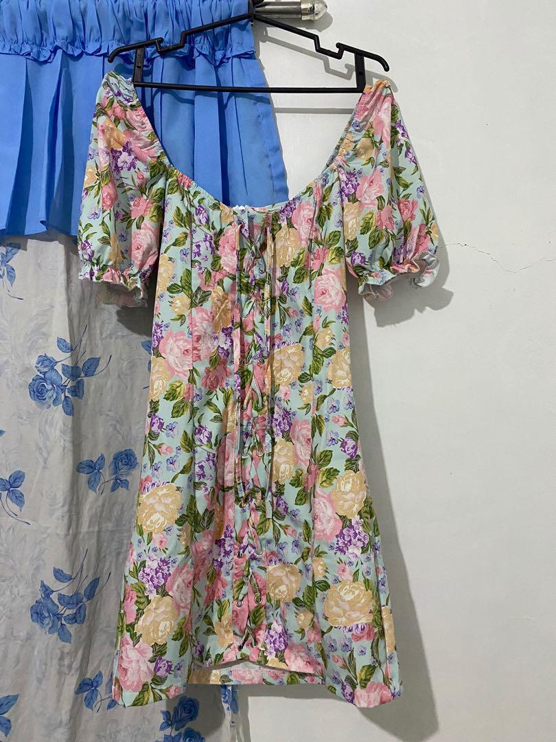 Floral Puff Korean Dress (Category: Dresses) located in Manila. Submitted by tindatala (Listing ID 1122863354, Image 1). Description: Abouts 😉 🔅 used once 🔅 handwashed 🔅 fits small to medium frames 🔅 rfs: needed some funds to buy my sis a phone for online school Note that item will be shipped from Tarlac to anywhere you are 🥰.