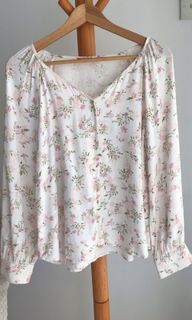 (Category: ) located in . Submitted by jungiwardrobe (Listing ID 1122931538, Image 1). Description: .
