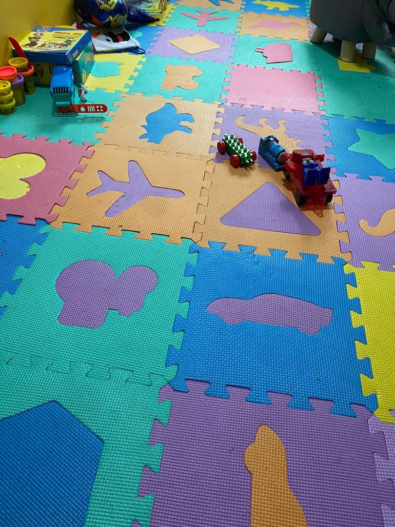 Foam square pieces, Babies & Kids, Infant Playtime on Carousell