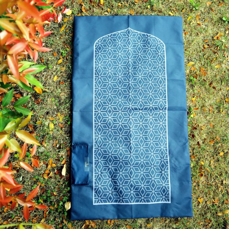 GUMUN SEJADAH - BLUE PATTERN, Hobbies & Toys, Travel, Travel Essentials ...