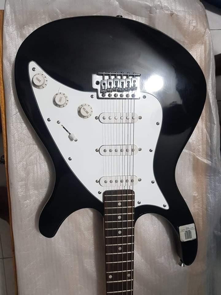 Huxley Electric Guitar, Hobbies & Toys, Music & Media, Musical