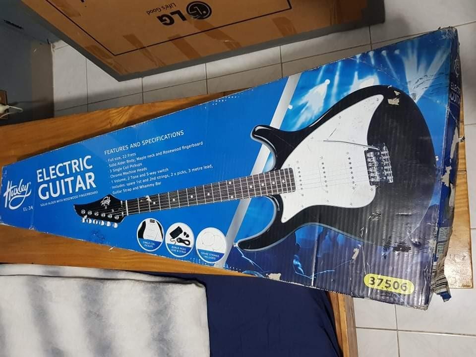 Huxley Electric Guitar, Hobbies & Toys, Music & Media, Musical