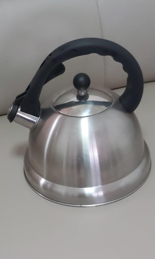 wetenschappelijk Hou op bevestig alstublieft Kettle..size 22 cm circle H. 16cm... Self collect, TV & Home Appliances,  Kitchen Appliances, Kettles & Airpots on Carousell