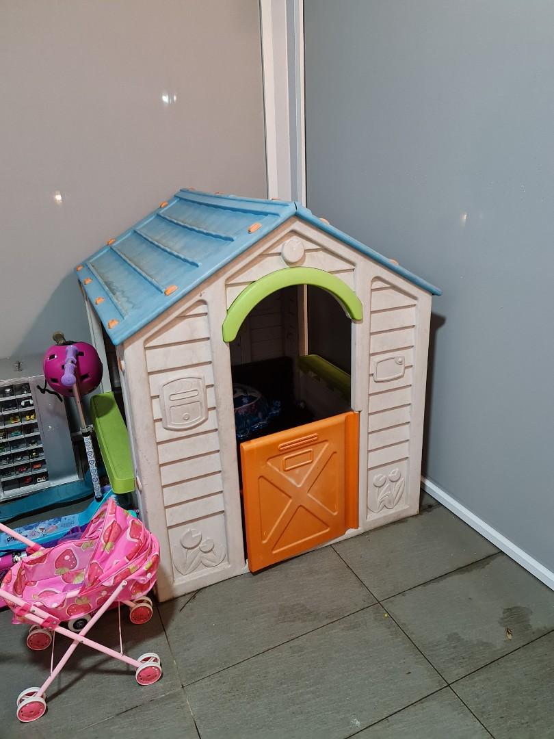 Keter playhouse best sale b&q