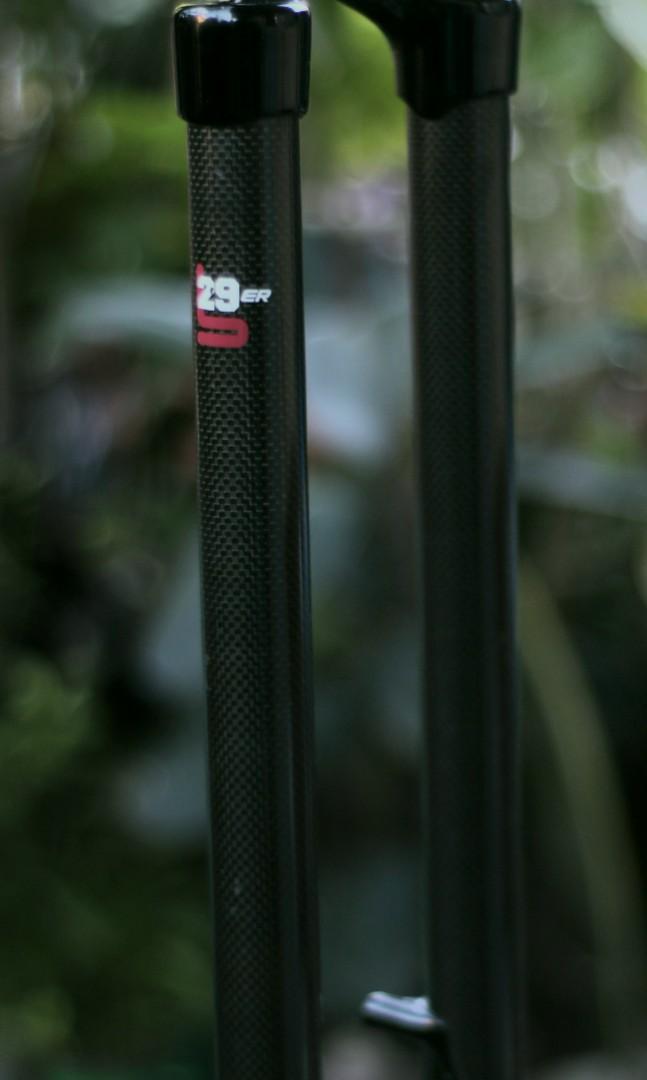 Tubular outlet rigid fork