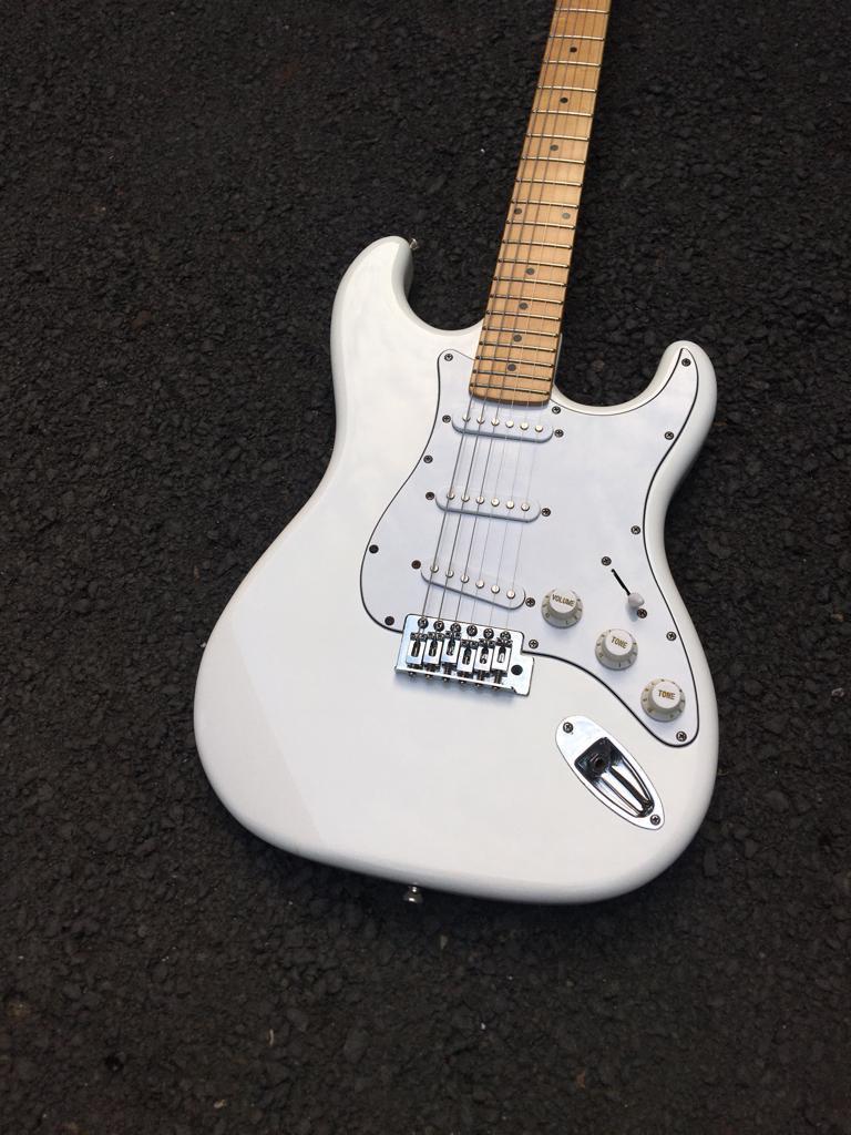 Legacy Stratocaster White Musik Media Alat di Carousell