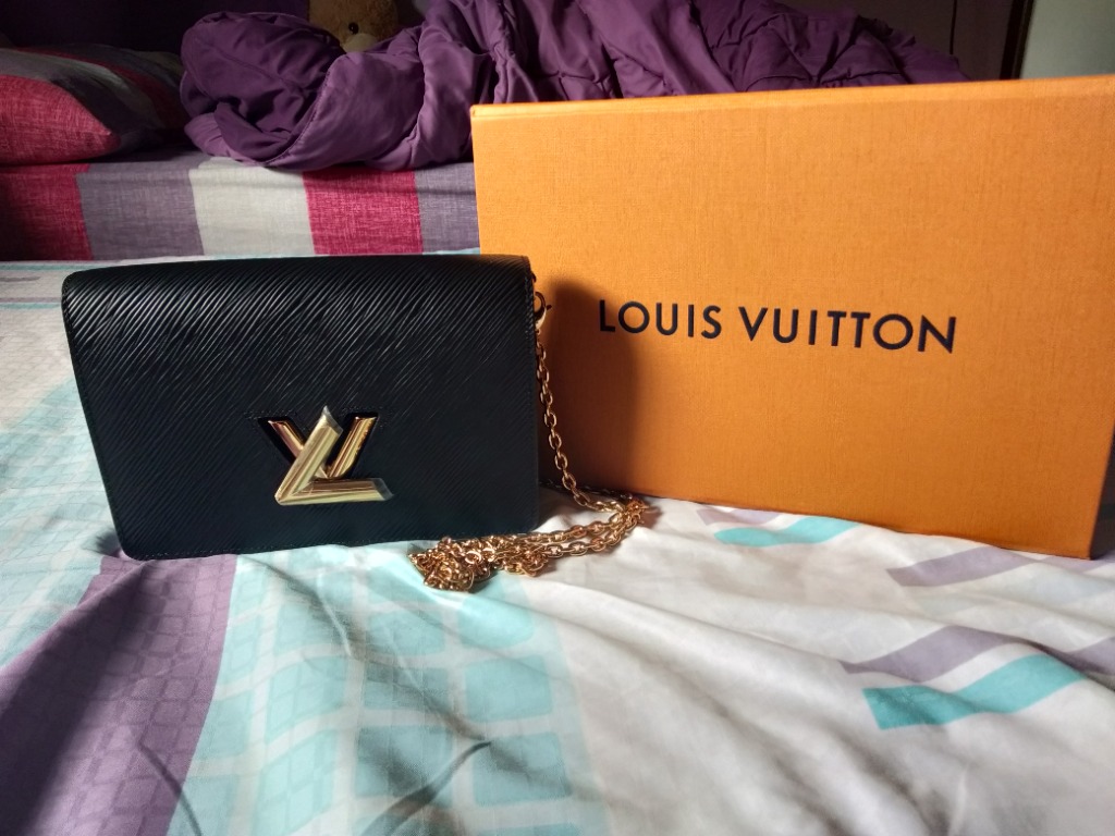 Twist belt chain top wallet louis vuitton