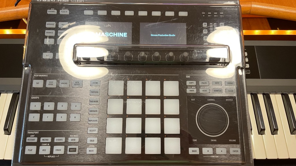 MASCHINE STUDIO (USED) WITH ACRYLIC DUST COVER, Hobbies & Toys, Music