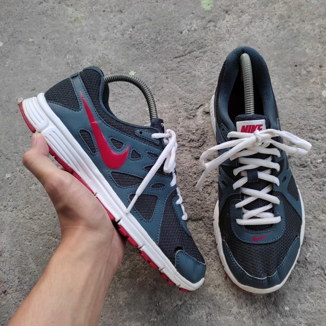 nike men's revolution 2