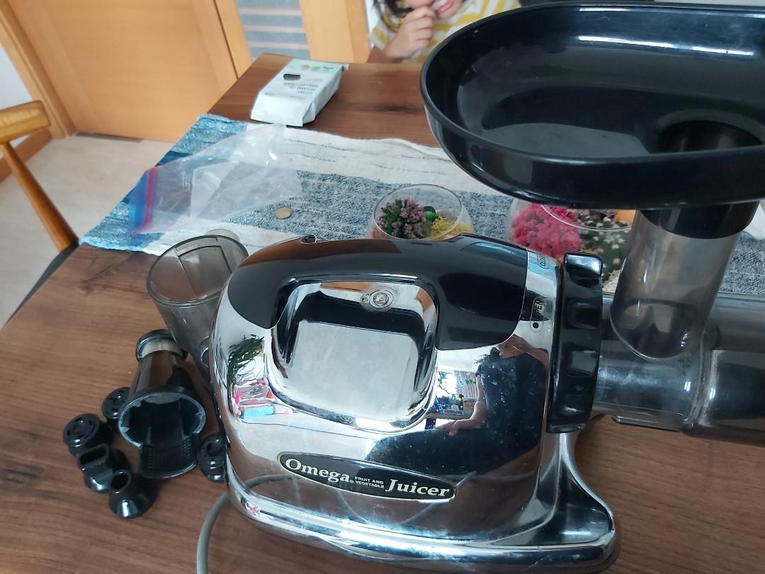Omega juicer.Nut butters pasta maker. TV Home Appliances