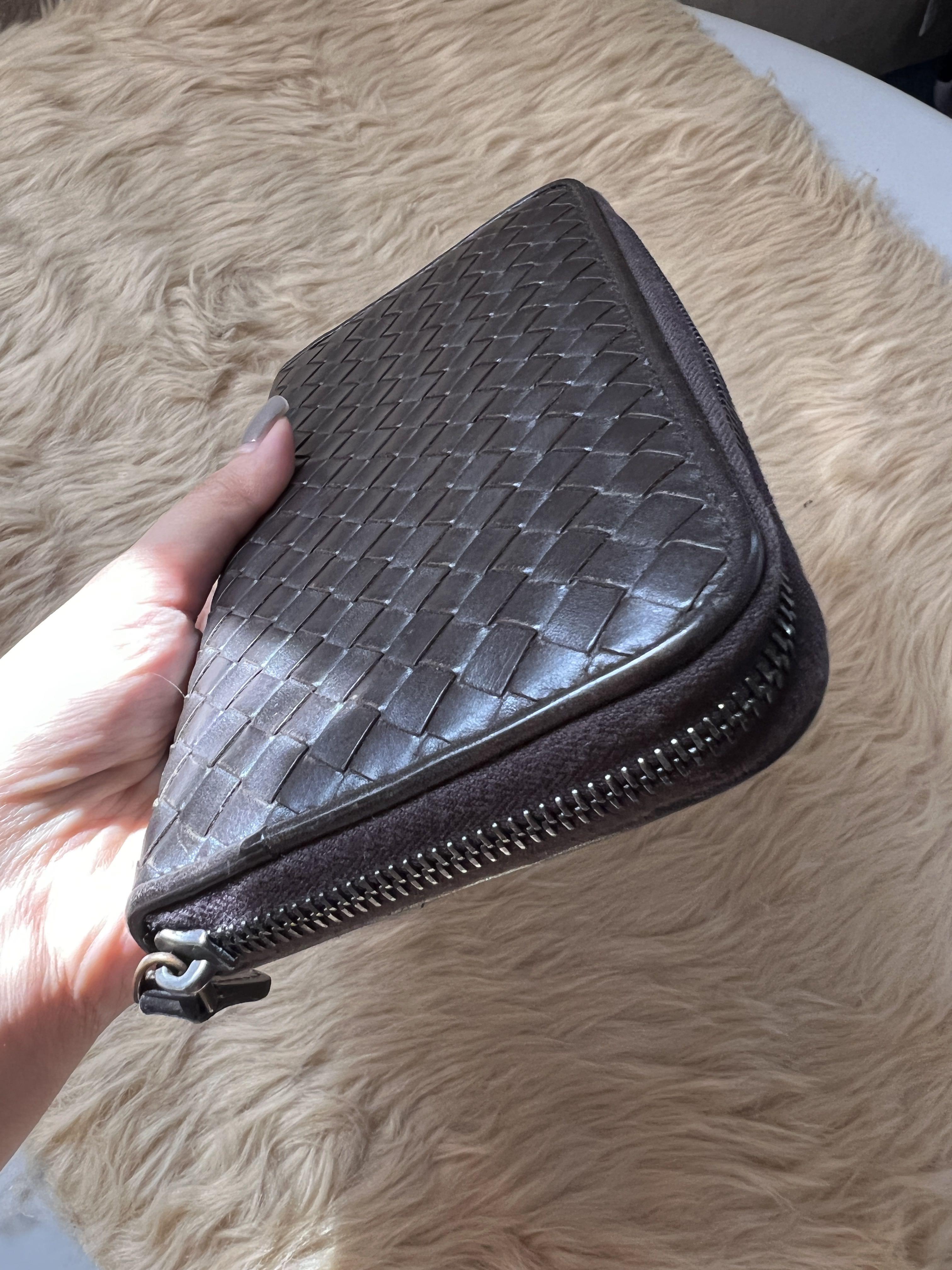 Original Bottega Veneta zippy wallet (Category: Luxury Bags & Wallets) located in Pasay City. Submitted by marialuxurybags (Listing ID 1027426572, Image 3). Description: Authentic Dark Brown Bottega Veneta Zippy Wallet from🇯🇵 In good used condition - No major flaws like rubbings or scratches. Comes as is Cash payment: Php 13.5k only Installment: Php 3,875 x 4 Payments in 2 months Disclaimer: Maria’s Luxury Bags is not associated or affiliated w