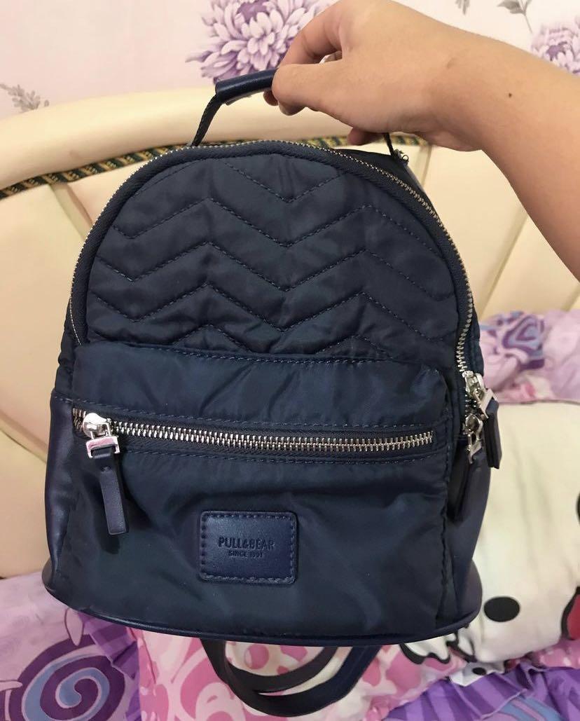 Mini backpack pull and bear store
