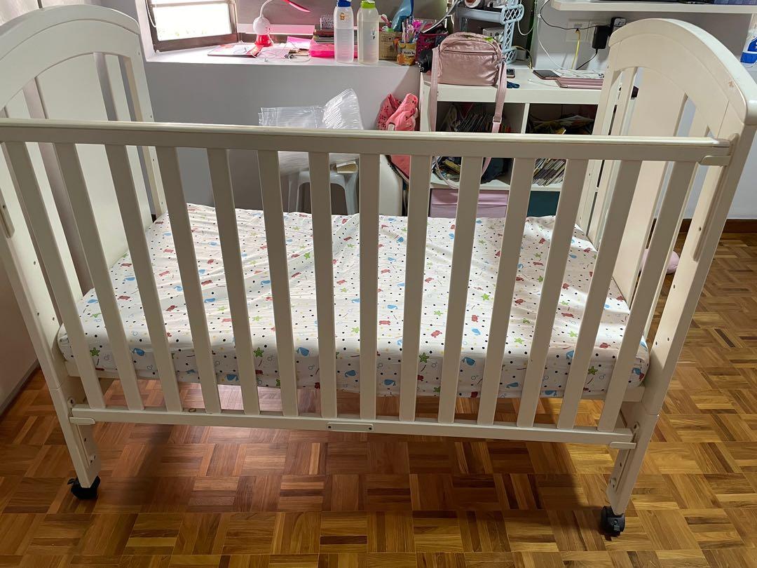 Quick Sale baby Cot convertible to toddler Bed Full set, Babies