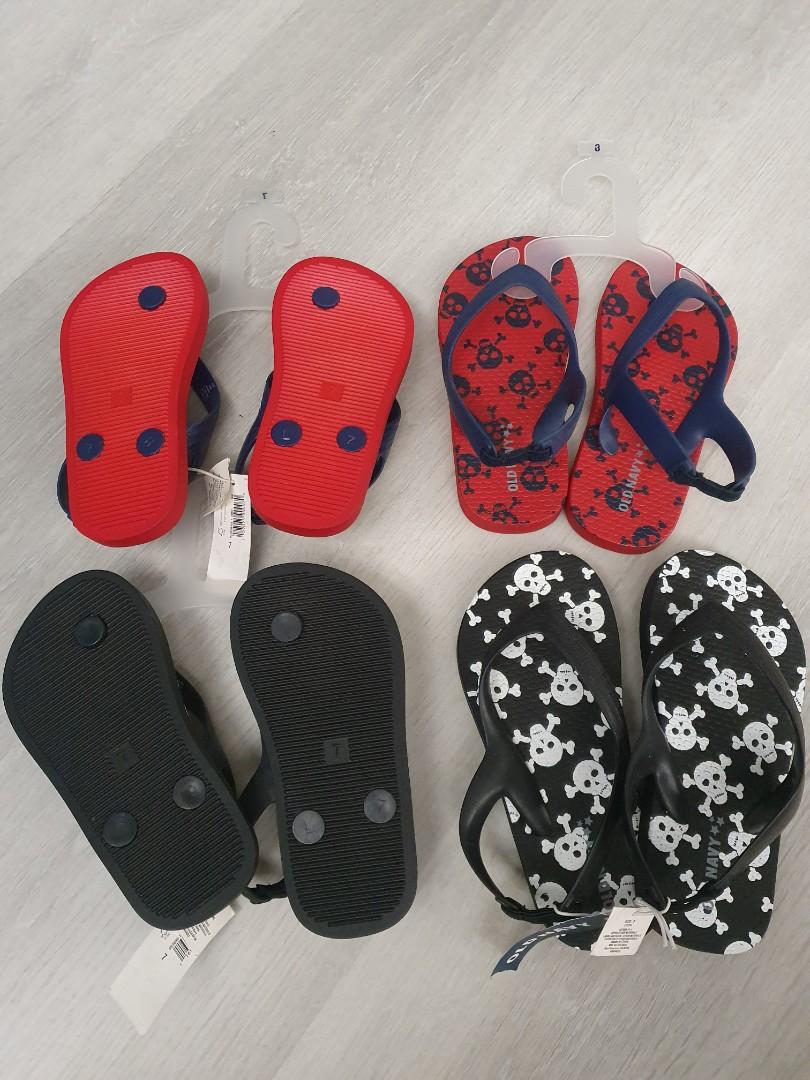 Red sandals hotsell old navy