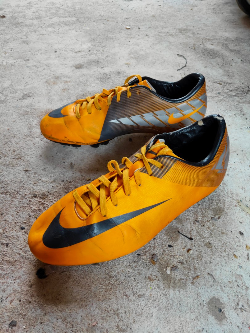 Sepatu bola nike mercurial victory top