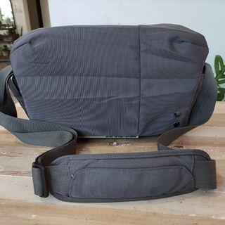 Sling / shoulder camera bag