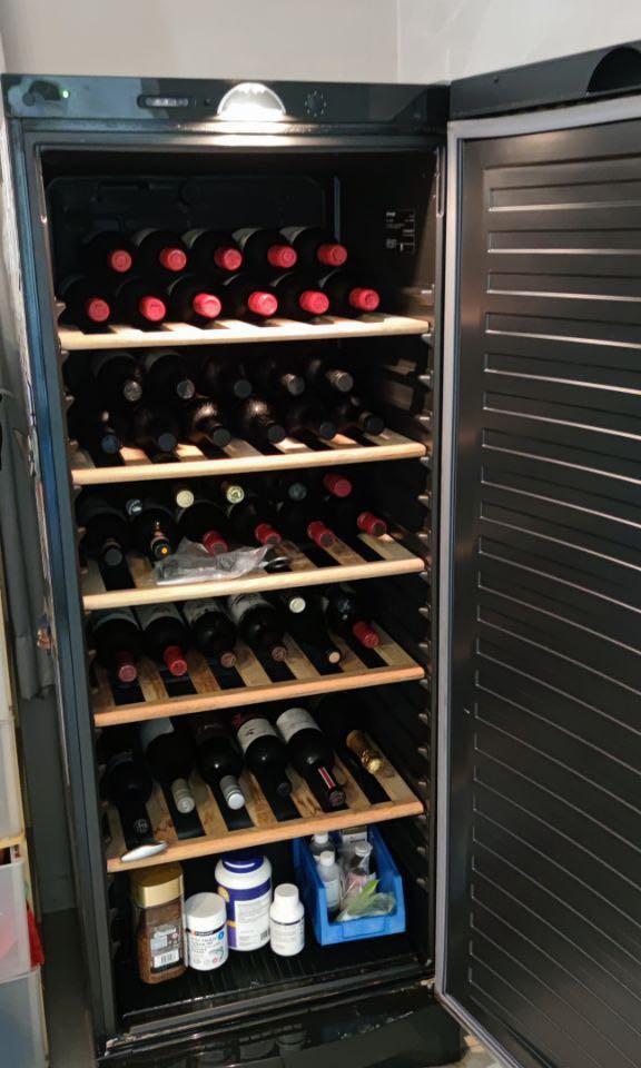 Vintec wine fridge, TV & Home Appliances, Kitchen Appliances