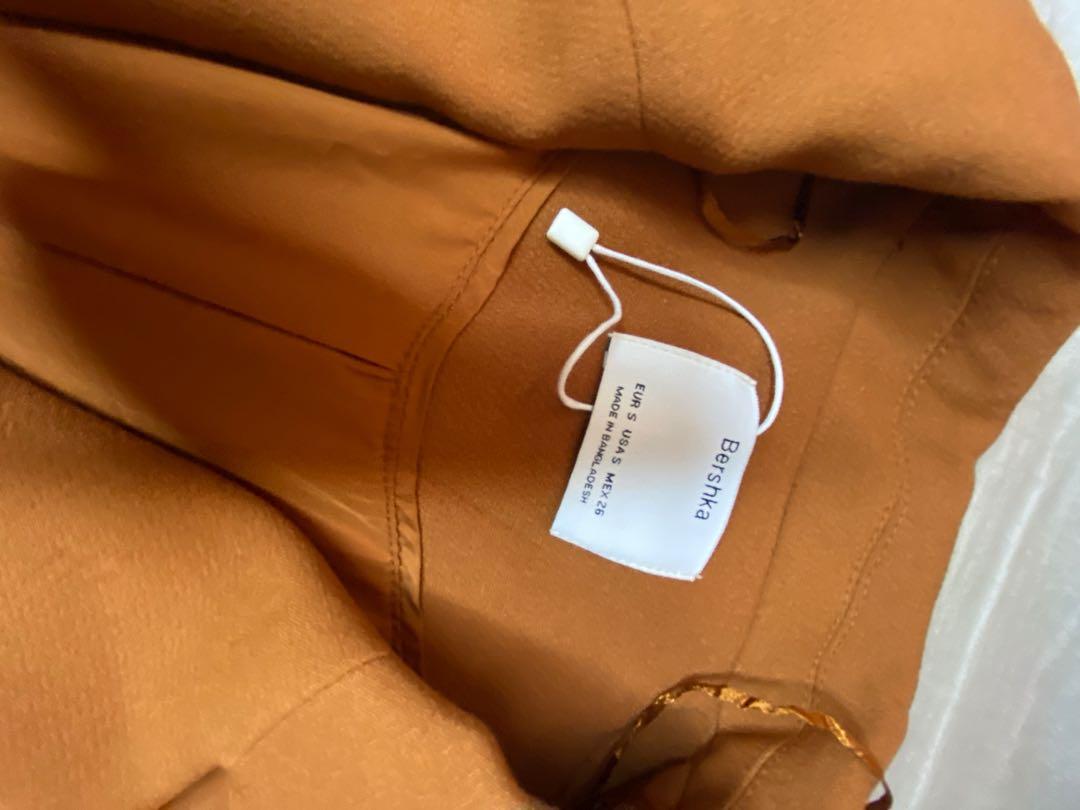 rm85 (Category: Coats, Jackets and Outerwear) located in Kuala Lumpur. Submitted by muchoss (Listing ID 1122830989, Image 2). Description: bought in 2019 used once only. bought in muscat oman for 30rial = 300rm nego till go ,well used very good condition .