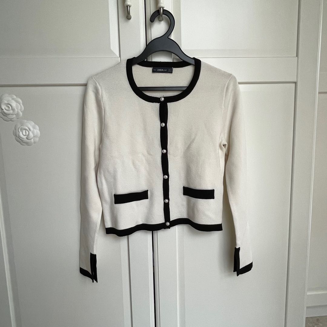 Chanel White and Black Stripe 22 Cashmere Knit Cropped Cardigan Size 3  On  Que Style
