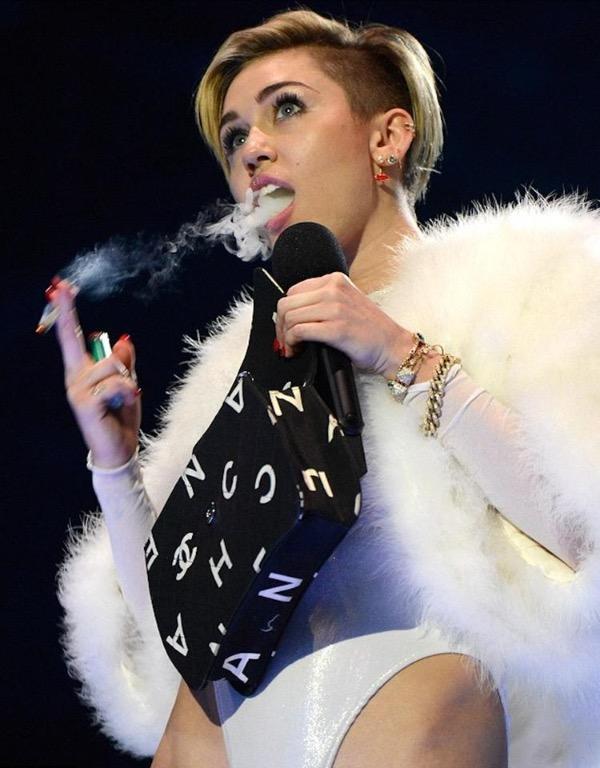 SOLD | 1997 Vintage Chanel Bag (Category: Luxury Bags & Wallets) located in Manila. Submitted by designerarchives.ph (Listing ID 1117598519, Image 2). Description: Vintage Chanel Quilted bag as seen on Miley Cyrus Self-authenticate! Rare - no holo anymore due to cleaning i guess - no inclusions - no reservations, first to pay basis 2 weeks eta | DP required .