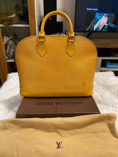 (Category: ) located in . Submitted by louisegab_luxshopper (Listing ID 1117611028, Image 1). Description: .