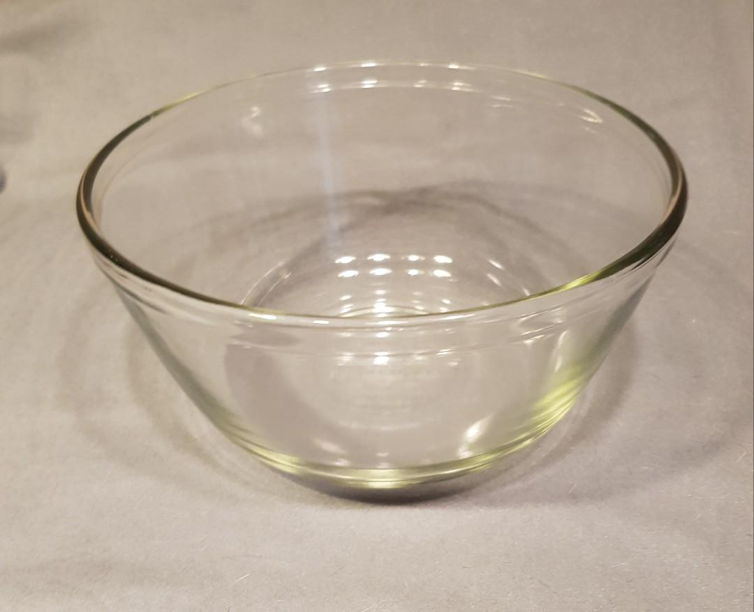 Anchor Hocking Mixing Bowl (Category: Bakeware) located in Pasig City. Submitted by mamasfinds (Listing ID 1117430094, Image 1). Description: Anchor ovenware , mixing bowl 2.5 QT ( approx 10 cups capacity) oven and microwave safe made in the USA.