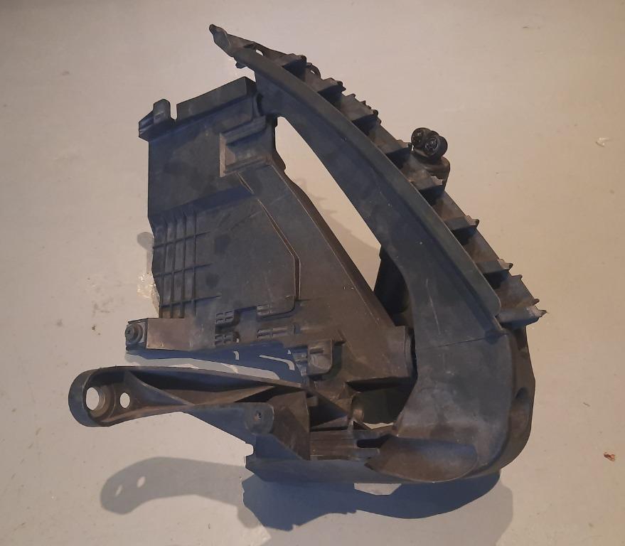 Audi a5 store headlight bracket