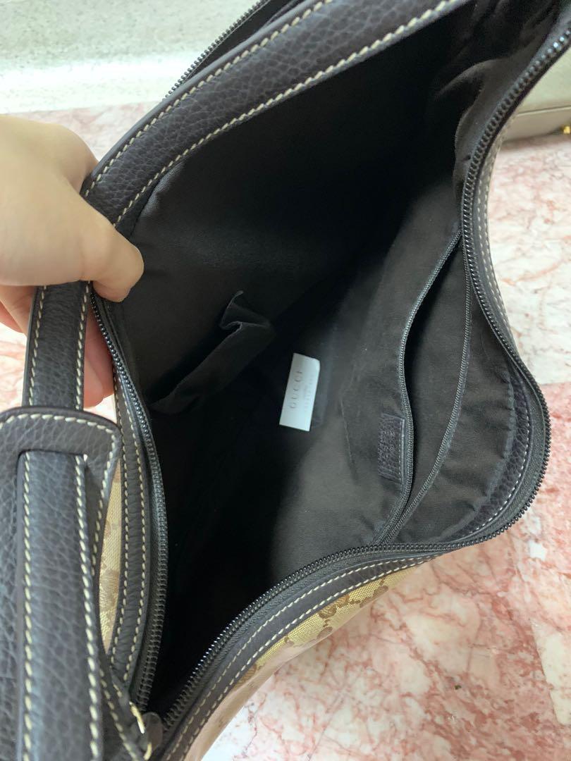 Authentic Gucci Bag (Category: Shoulder Bags) located in Singapore. Submitted by nicscl0set (Listing ID 1117543603, Image 3). Description: .
