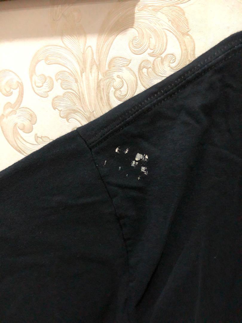 Bullets (Category: Tshirts & Polo Shirts) located in Lumut. Submitted by medicfox (Listing ID 1117554039, Image 3). Description: Condition 9/10 Size XL Pit 23.5 Length 29 Ada kesan cat sikit pada baju ( rujuk pada gambar).