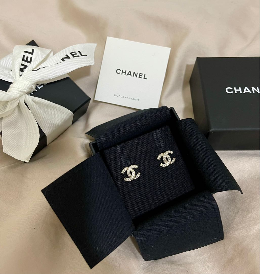 Chanel small cc discount earrings