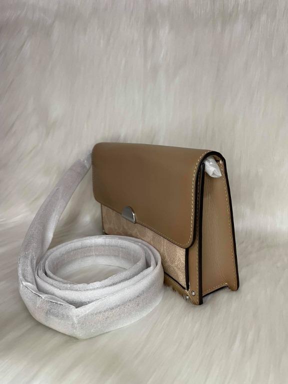 coach dreamer convertible (Category: Luxury Bags & Wallets) located in Pasig City. Submitted by triplealuxury (Listing ID 1117537919, Image 3). Description: ❓How to Order❓ ➖ DM or Message us ➖ Screen shot of the item ➖Color and size 🏍FREE Shipping Nationwide 🏍 Coach Dreamer Converter ✅Layaway Plan available ✅Brand New ✅Actual Photo Dimension by inches: L-9 W-1.5 H-6.5 inclusions: Local dustbag Paper bag Care card .