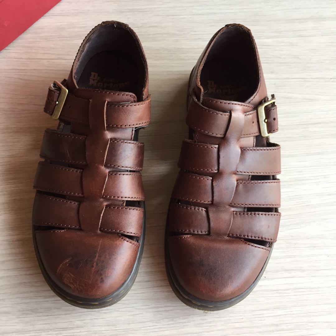 Dr martens revive fenton closed hot sale sandals