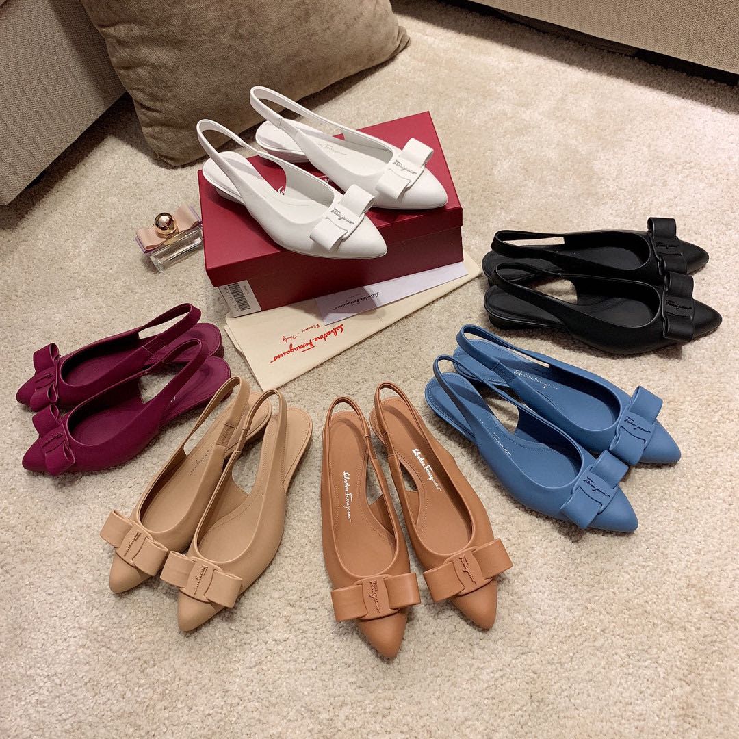 Salvatore ferragamo sale slingback