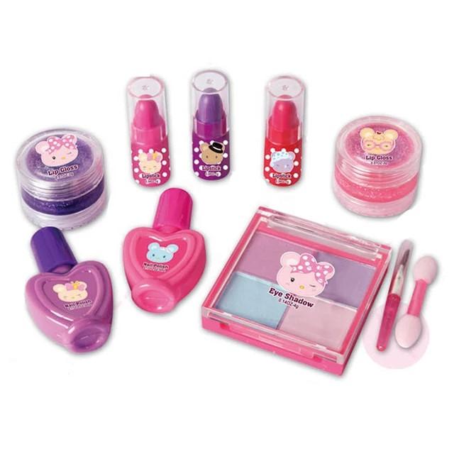 KID'S MINI MAKE UP CASE (Category: Makeup) located in Caloocan City. Submitted by francesca.shapmore1 (Listing ID 1117605466, Image 2). Description: Bao Bear Mini Make up Case for Kids, Kid's Make upBao Bear Mini Make up Case for Kids, Kid's Make up *Assorted color case/Cannot choose! Real Make Up! Non toxic! powder based/water based. Safe for Kids. Inclusions 2 nail polish 3 mini lipstick 2 lip gloss 1 case of eyeshadows (4 colors) 1 lip applica