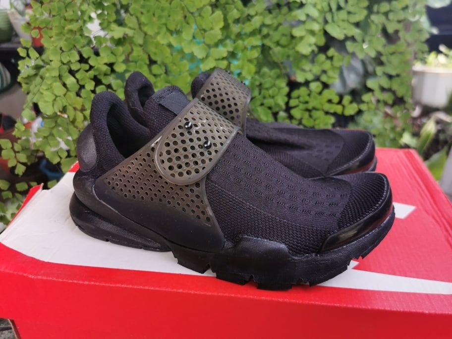 Nike deals dart black