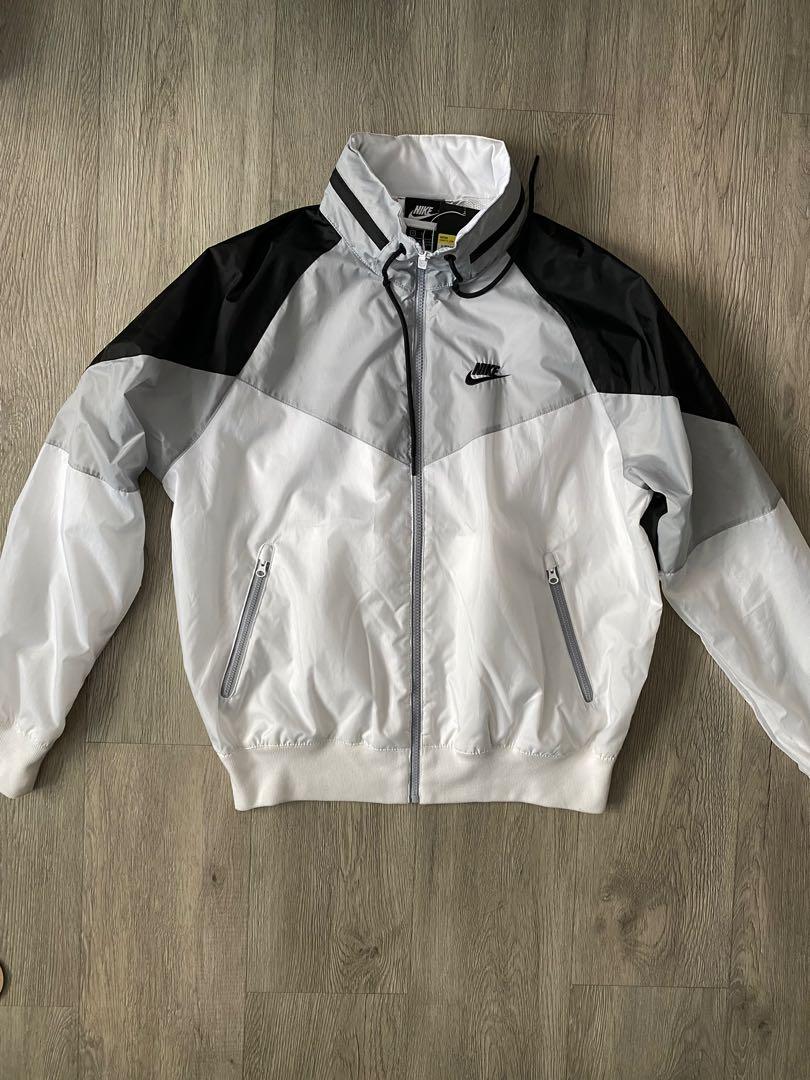 Nike Windbreaker Jacket, Men's Fashion, Coats, Jackets and Outerwear on  Carousell
