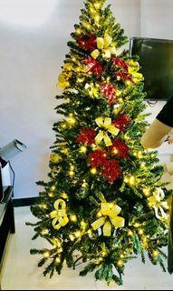 Pre owned Christmas tree 7ft. Tall