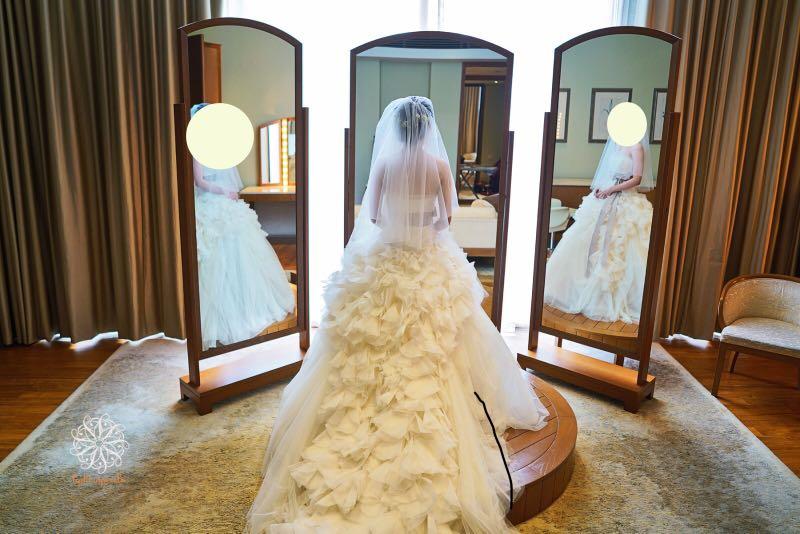 Pre Loved Vera Wang Iconic Hayley Gown Women s Fashion Dresses