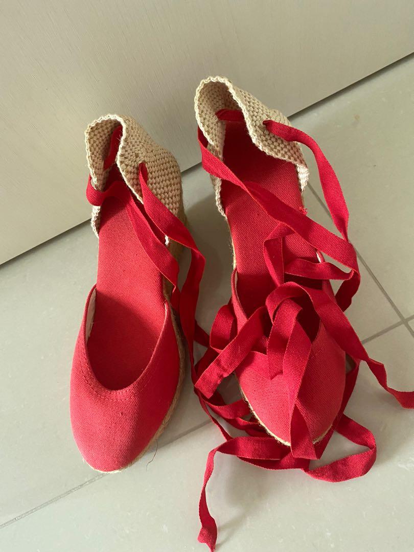 Red lace outlet wedges