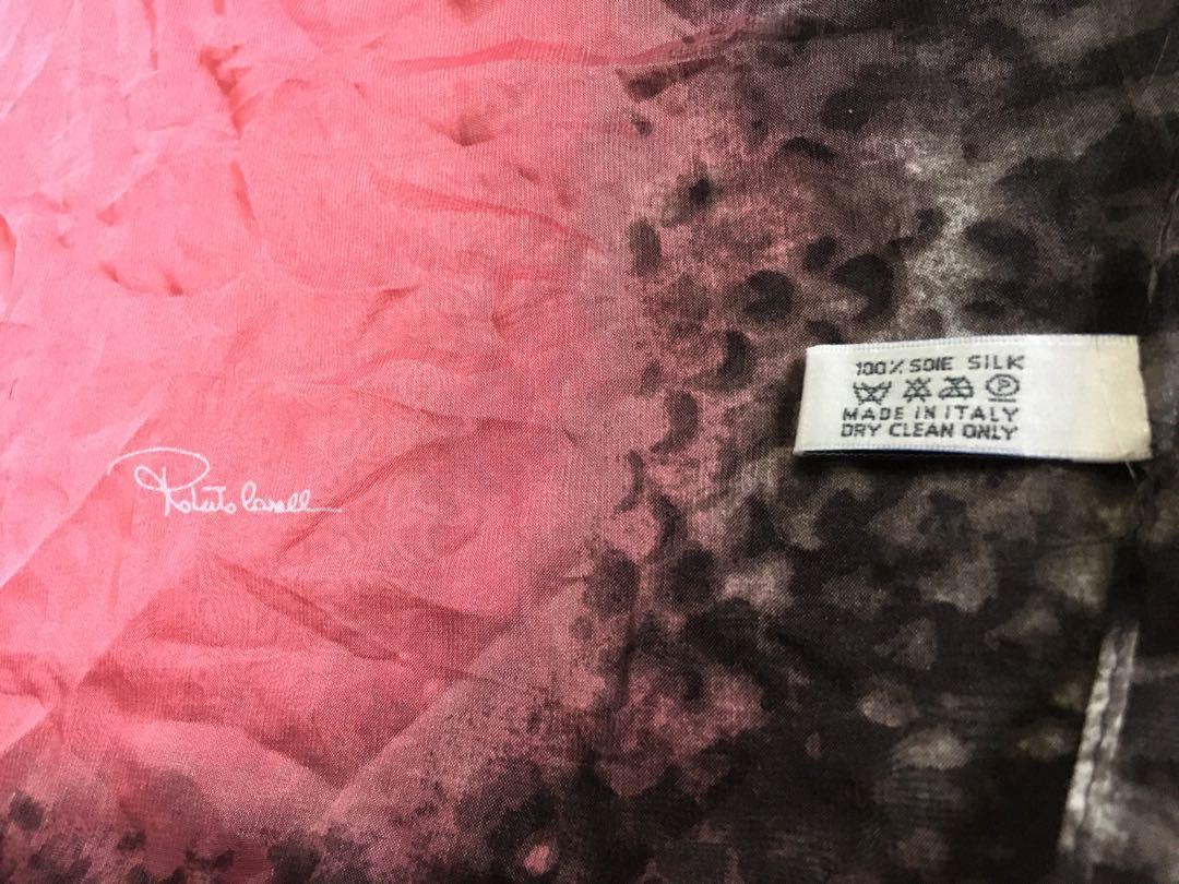 Roberto Cavalli Silk Scarf 🧣 (Category: Luxury Accessories) located in Minglanilla. Submitted by etnaner (Listing ID 1117455731, Image 3). Description: Roberto Cavalli Silk scarf 🧣 .
