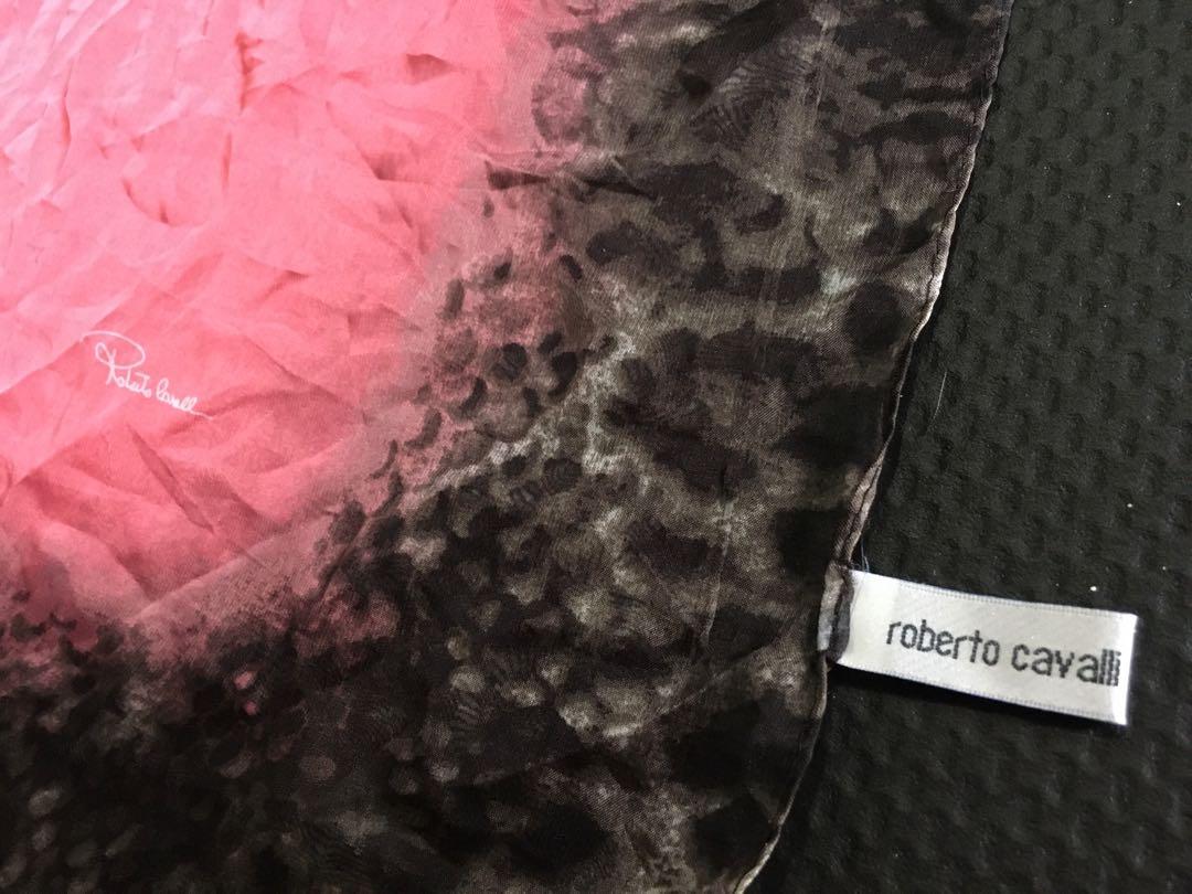 Roberto Cavalli Silk Scarf 🧣 (Category: Luxury Accessories) located in Minglanilla. Submitted by etnaner (Listing ID 1117455731, Image 1). Description: Roberto Cavalli Silk scarf 🧣 .