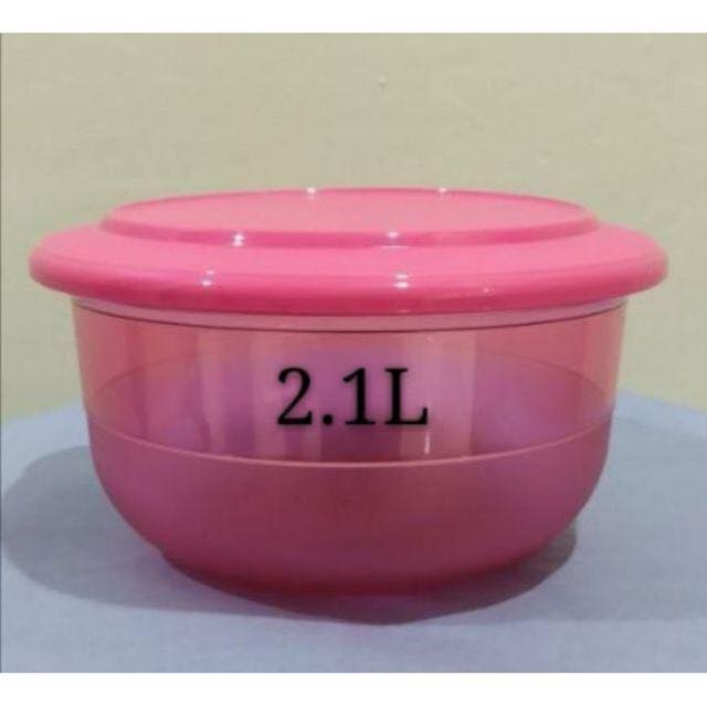 Tupperware top serving bowl