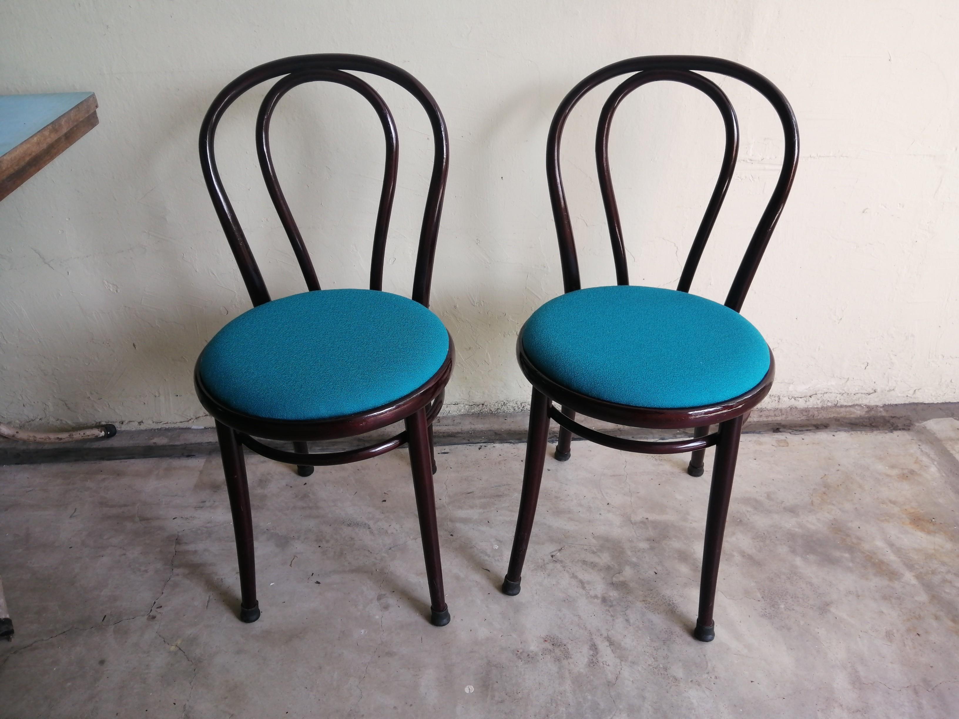 Drevounia bentwood store chairs