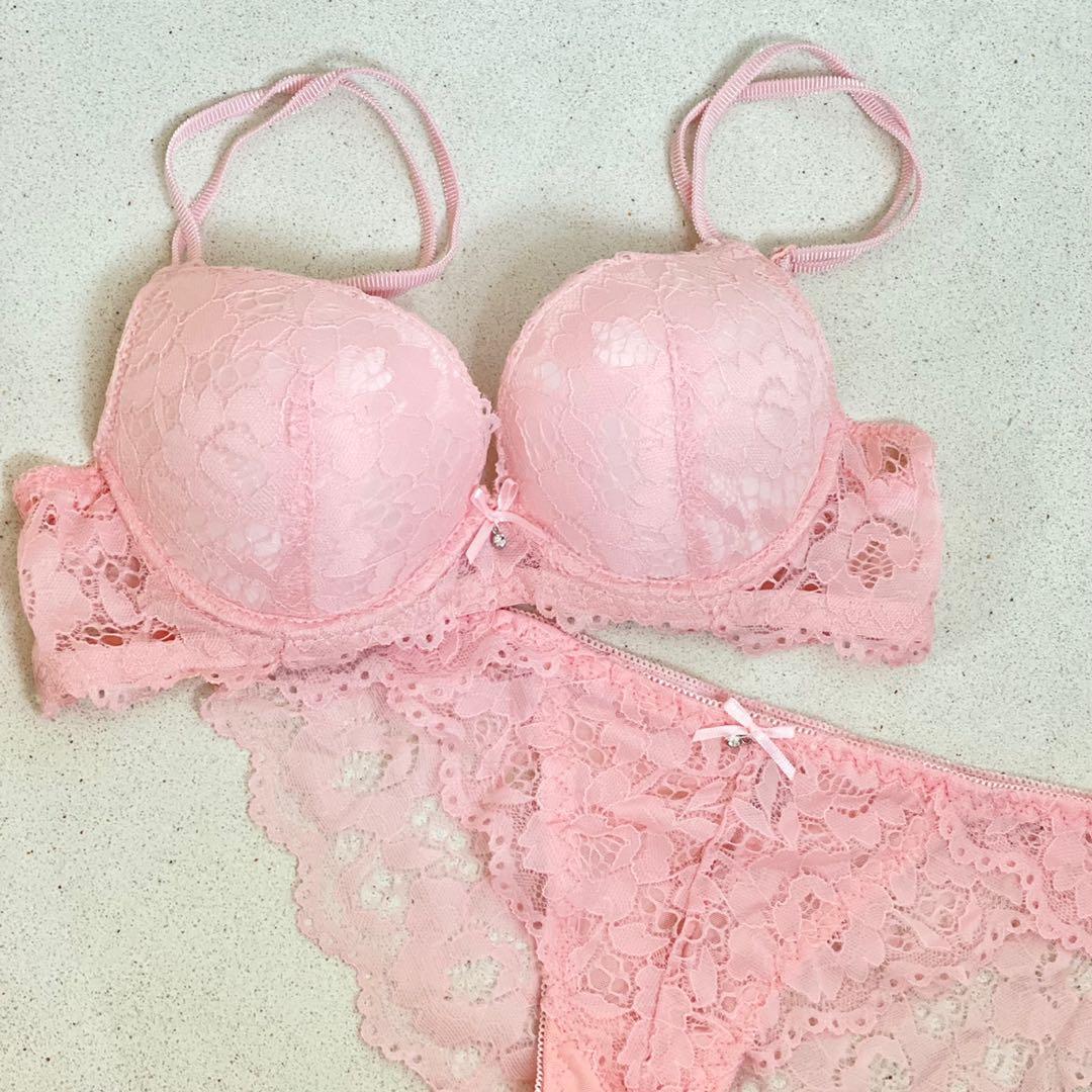 [FAST DEAL] Lacy Bra and Panty Set (32/70B)