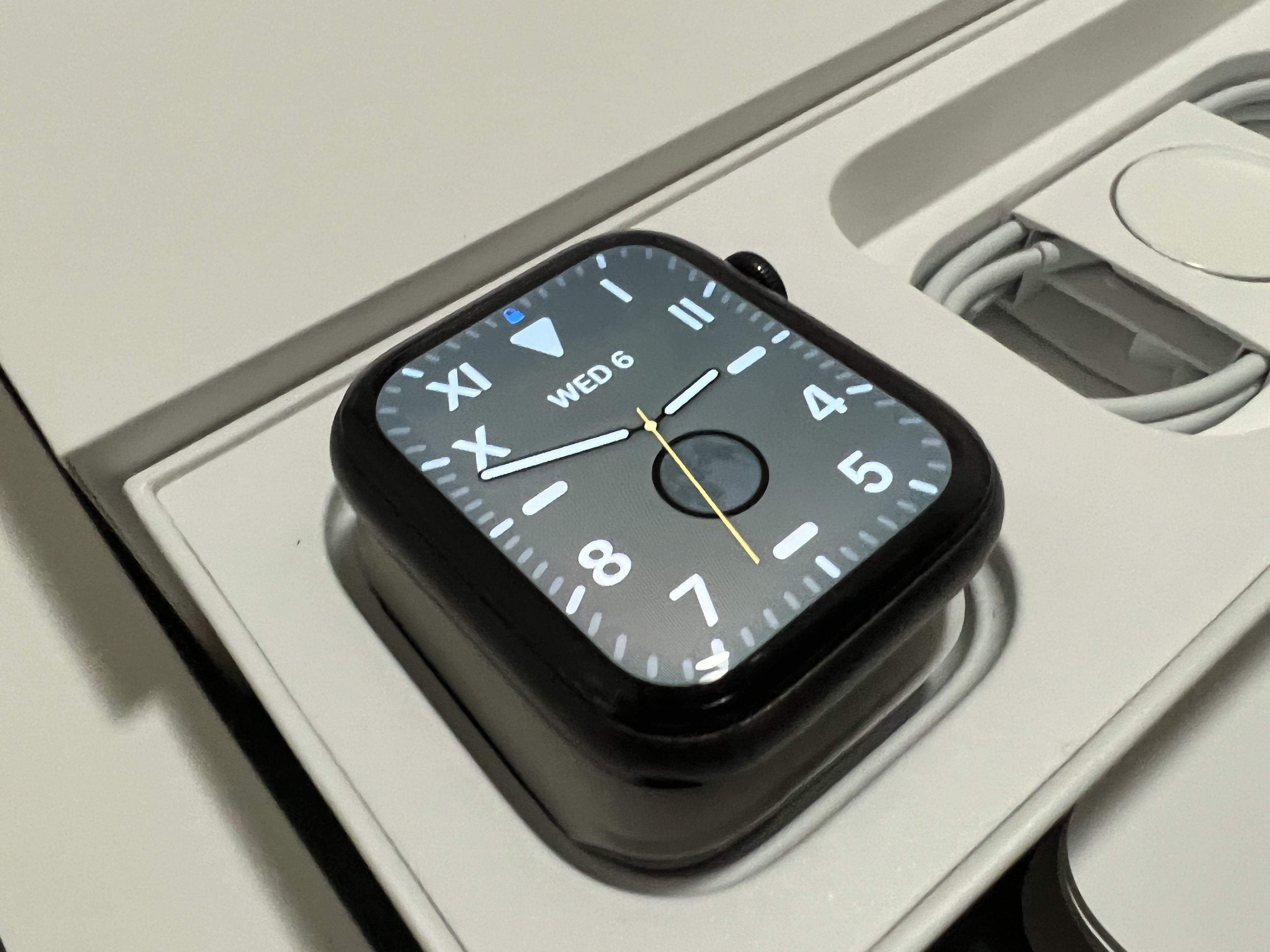 APPLE WATCH TITANIUM 鈦金屬EDITION Series 6 44mm (GPS + Cellular) GPS + 流動網絡,  手提電話, 智能穿戴裝置及智能手錶- Carousell
