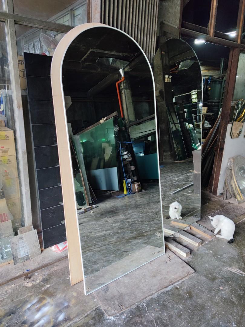 Arc mirror with frame (Category: Mirrors) located in Malabon City. Submitted by mirrors.ph (Listing ID 1117641943, Image 3). Description: Arc mirror with white aluminum frame and plywood backing. Using 6mm thick copper free lead free mirror. Size: 3ft x 7ft P5670 Available colors gold, glossy black, matte black, white and silver aluminum frame. Customize sizes and shapes are welcome..