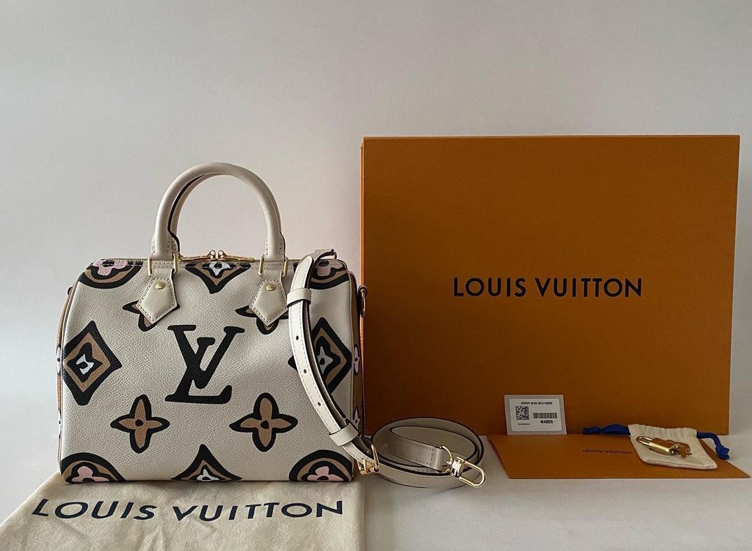 Louis Vuitton Monogram Giant Wild at Heart Speedy Bandouliere 25 Cream,  Luxury, Bags & Wallets on Carousell
