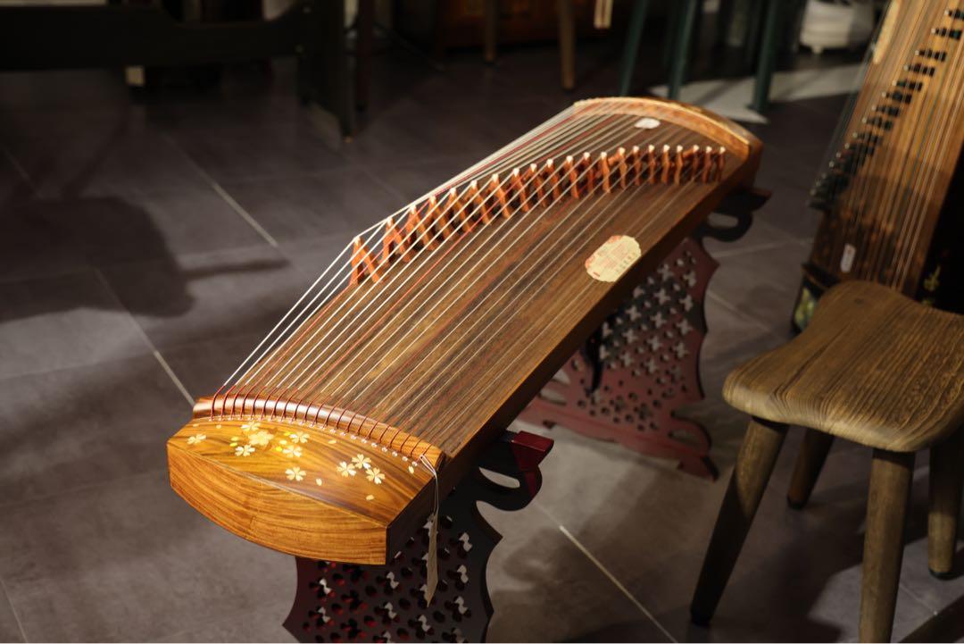 chuancheng The small Guzheng famous. Japan made, Hobbies & Toys, Music